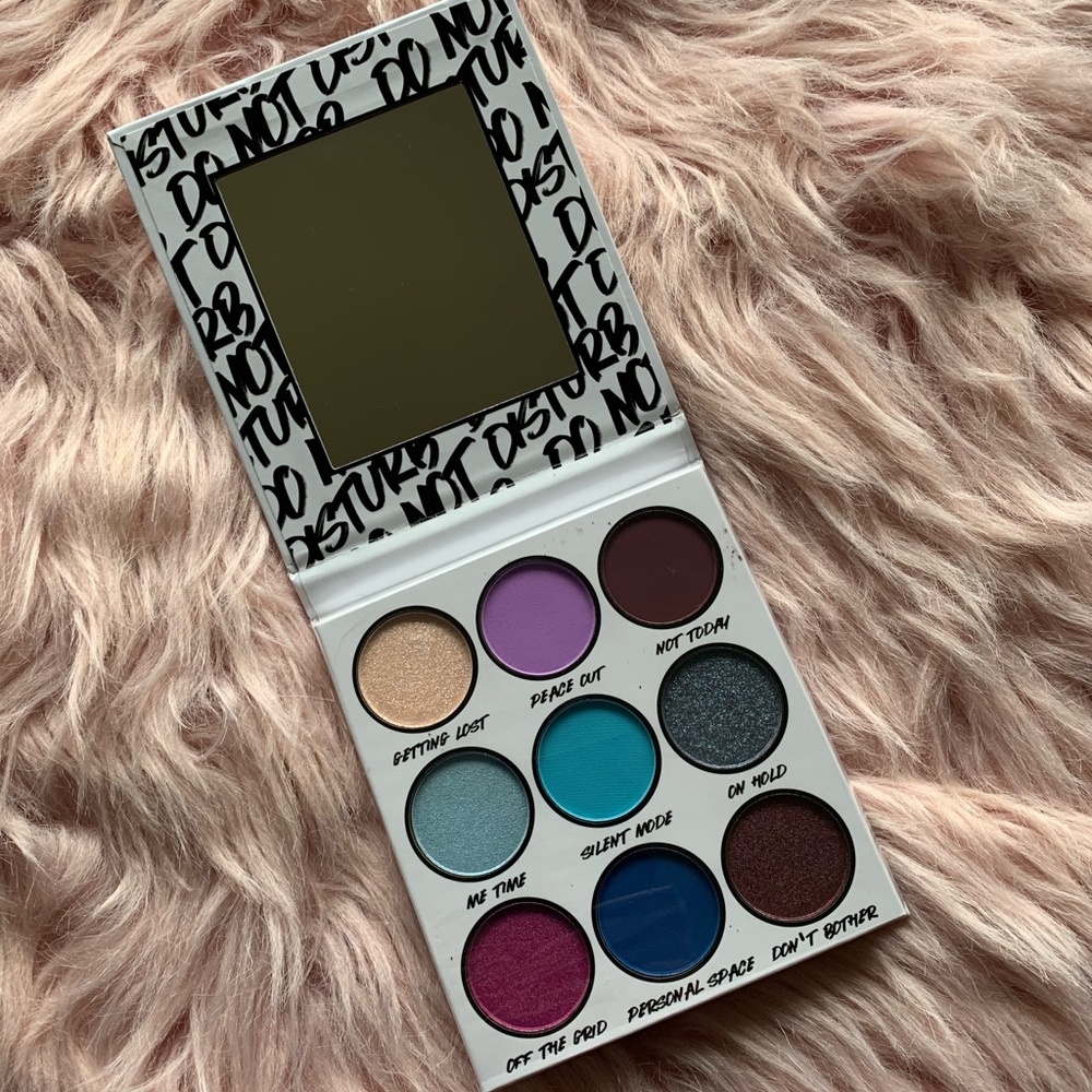 Eye Shadow Palette – Multi-Color Shades (Purple, Blue, Teal, Gold, Brown)
